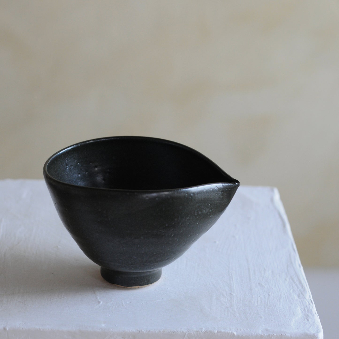 Mingyu Du Footed Pouring Bowl