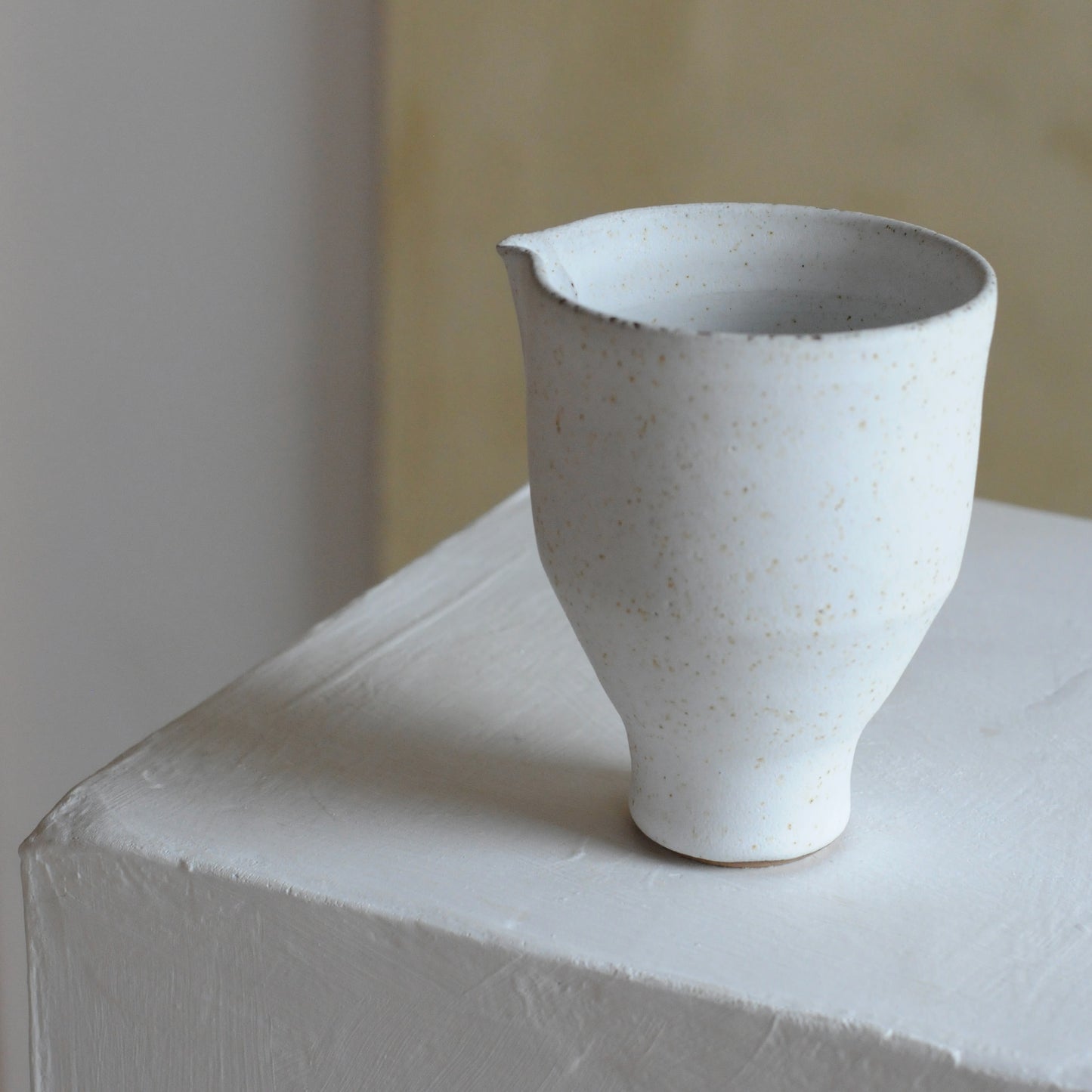 Mingyu Du Footed Pourer