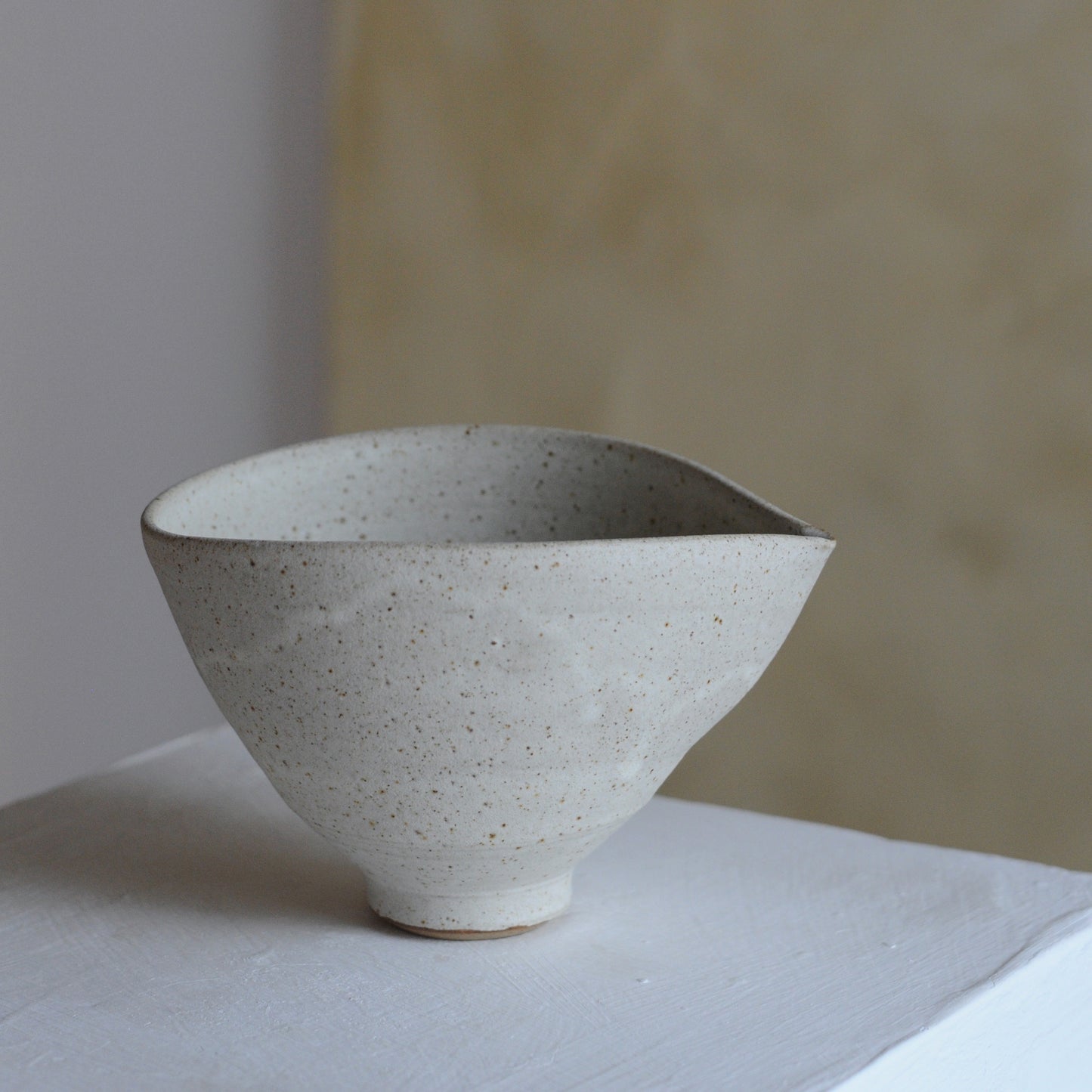 Mingyu Du Footed Pouring Bowl