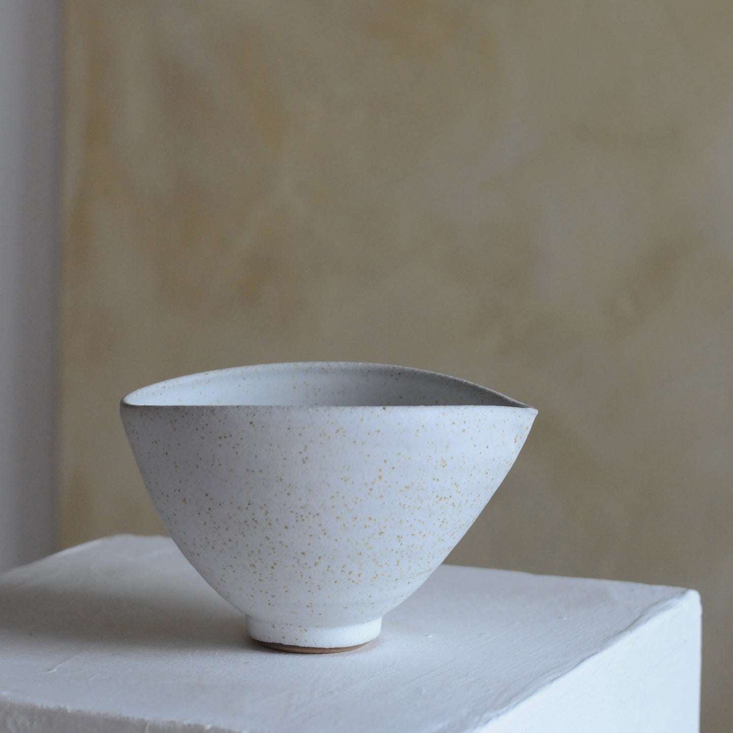 Mingyu Du Footed Pouring Bowl